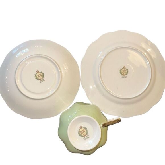 Vintage Queen Anne Fine Bone China Teacup, Saucer, & Tea Plate Trio Pastel green - Picture 5 of 8